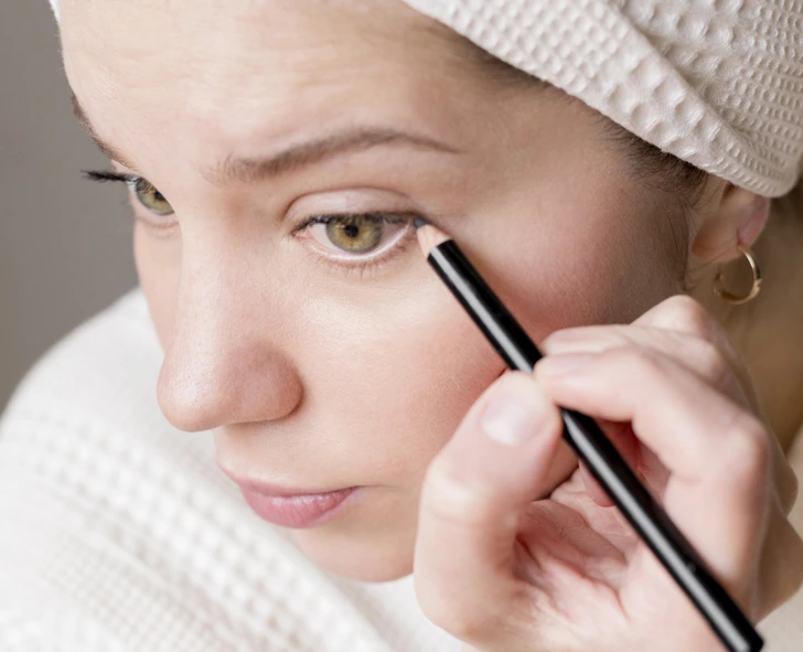 کشیدن خط چشم