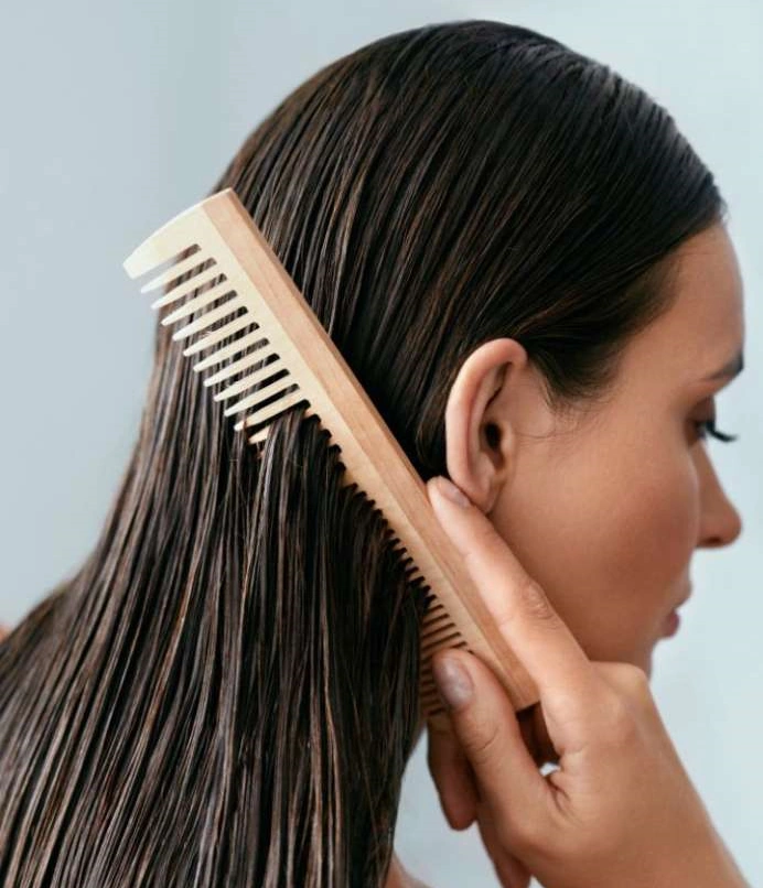 شانه زدن موی خیس